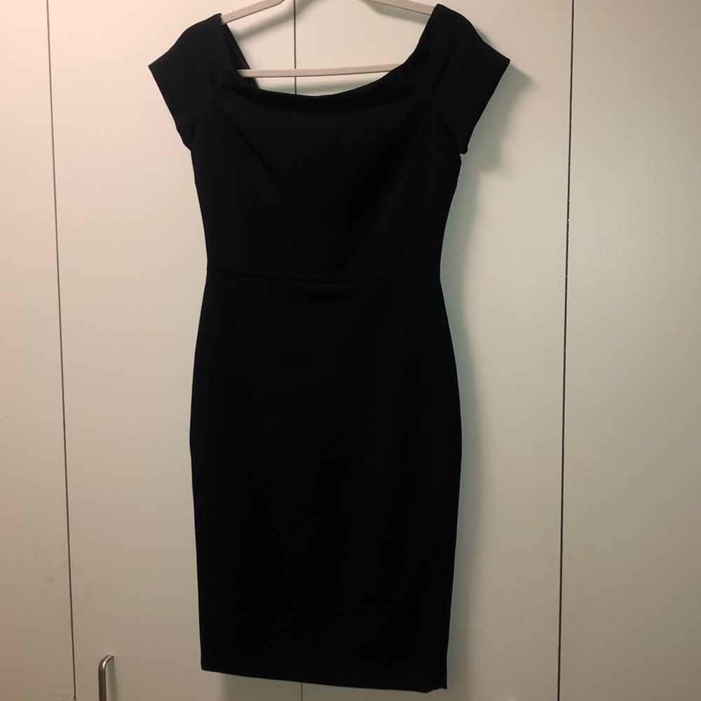 Alice and Olivia cap sleeved dress